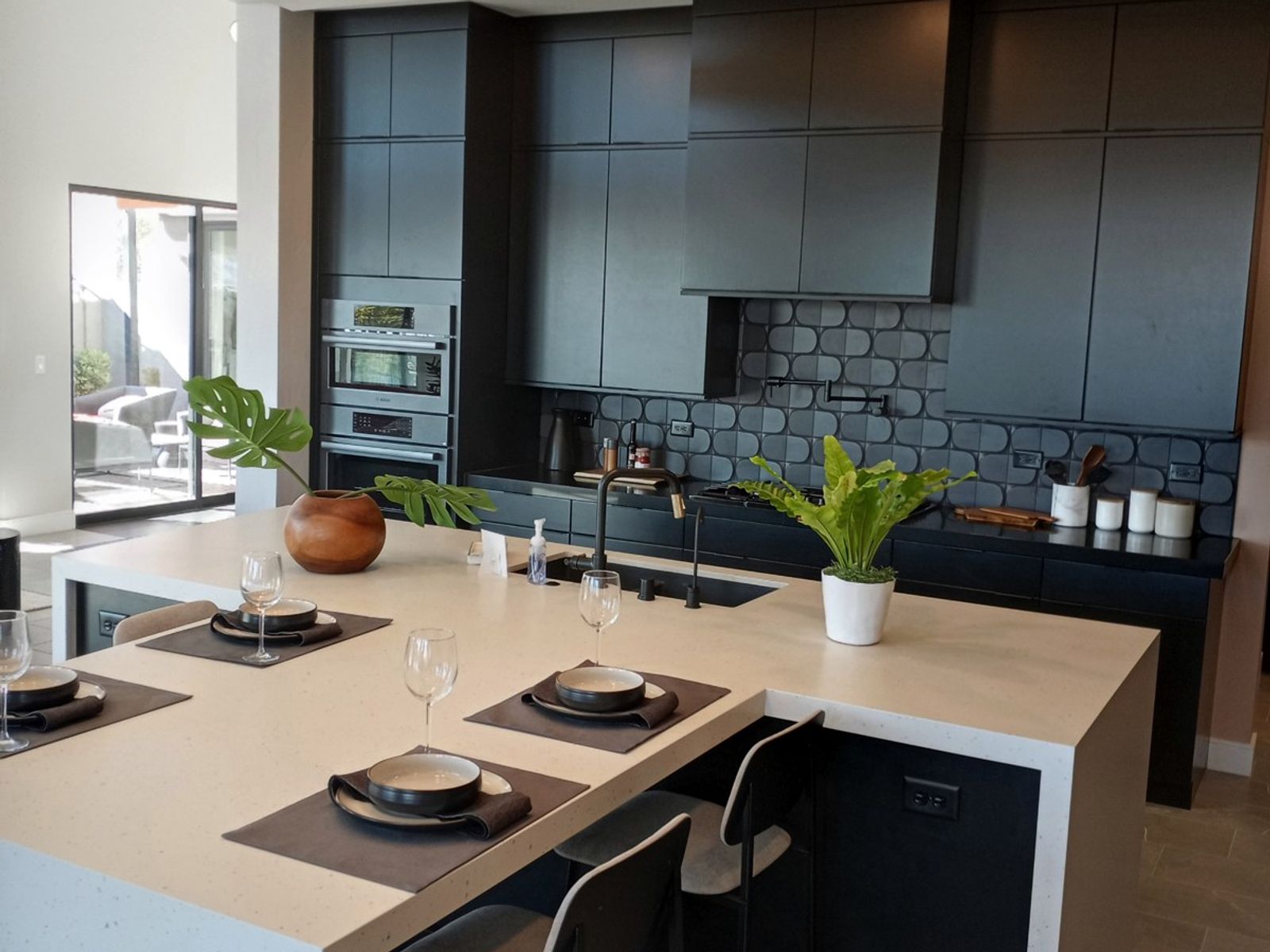 Summerlin, detail 6: custom cabinetry by LV Cabinets World