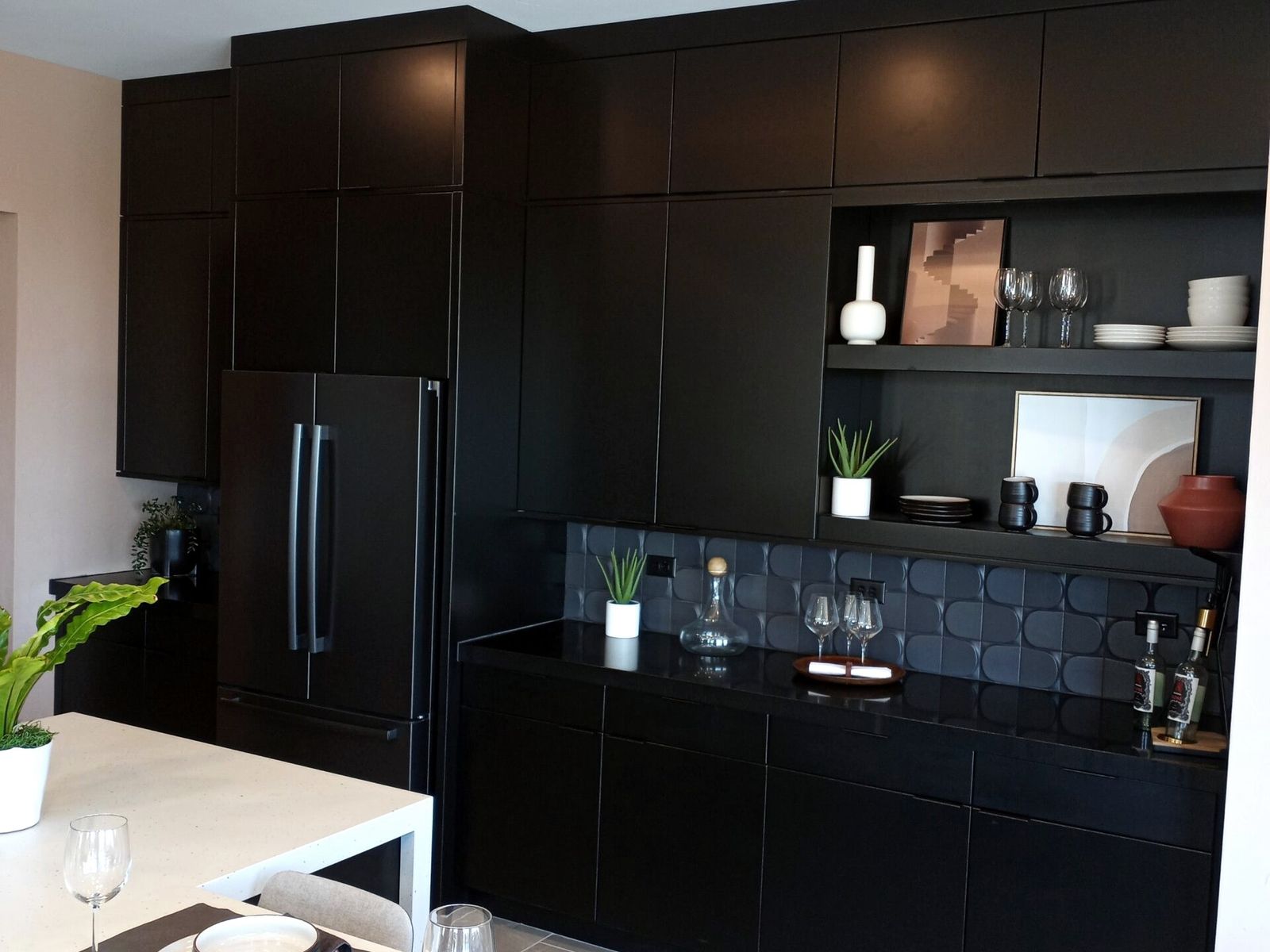 MacDonald Highlands, detail 4: custom cabinetry by LV Cabinets World