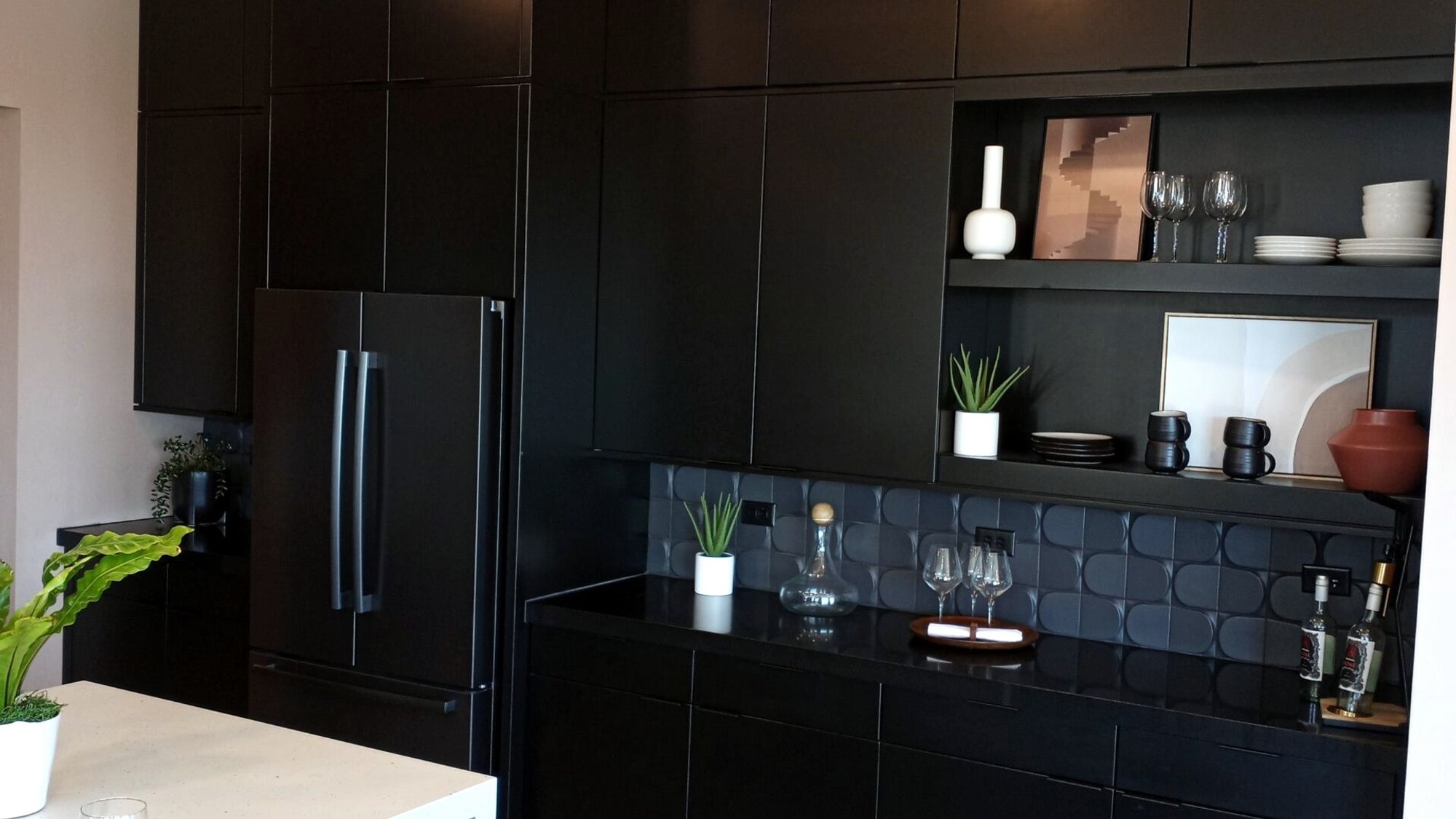 MacDonald Highlands: custom cabinetry by LV Cabinetry