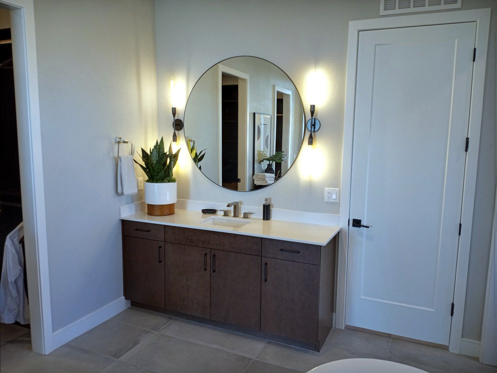 Henderson, detail 5: custom cabinetry by LV Cabinets World
