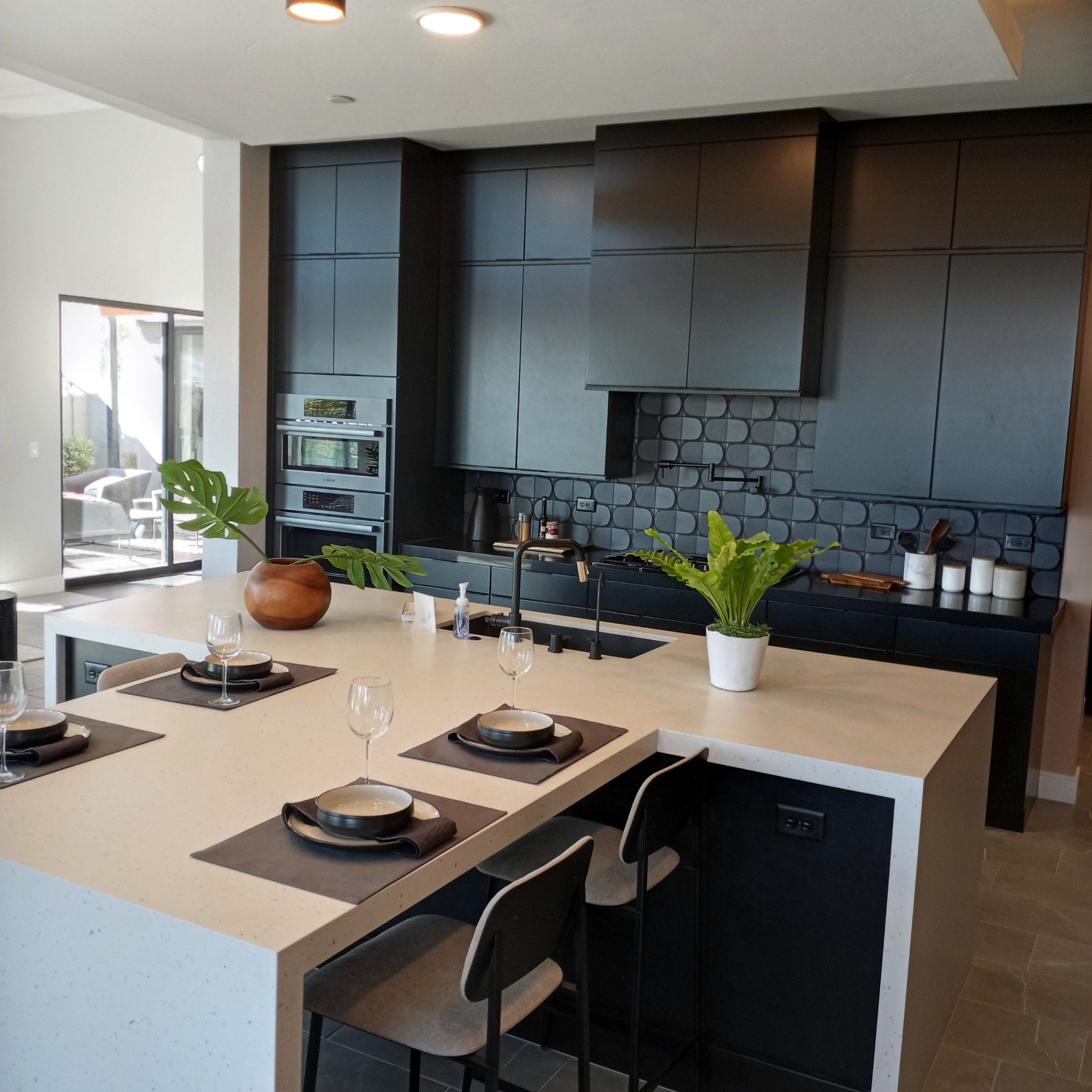 MacDonald Highlands, detail 6: custom cabinetry by LV Cabinets World