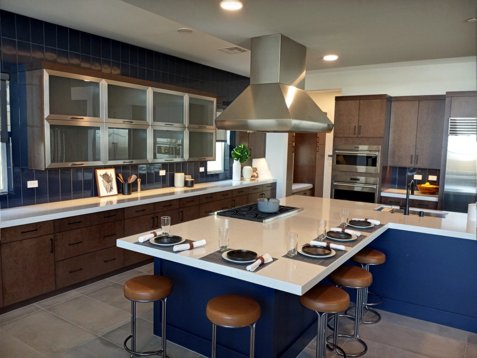 Summerlin, detail 5: custom cabinetry by LV Cabinets World