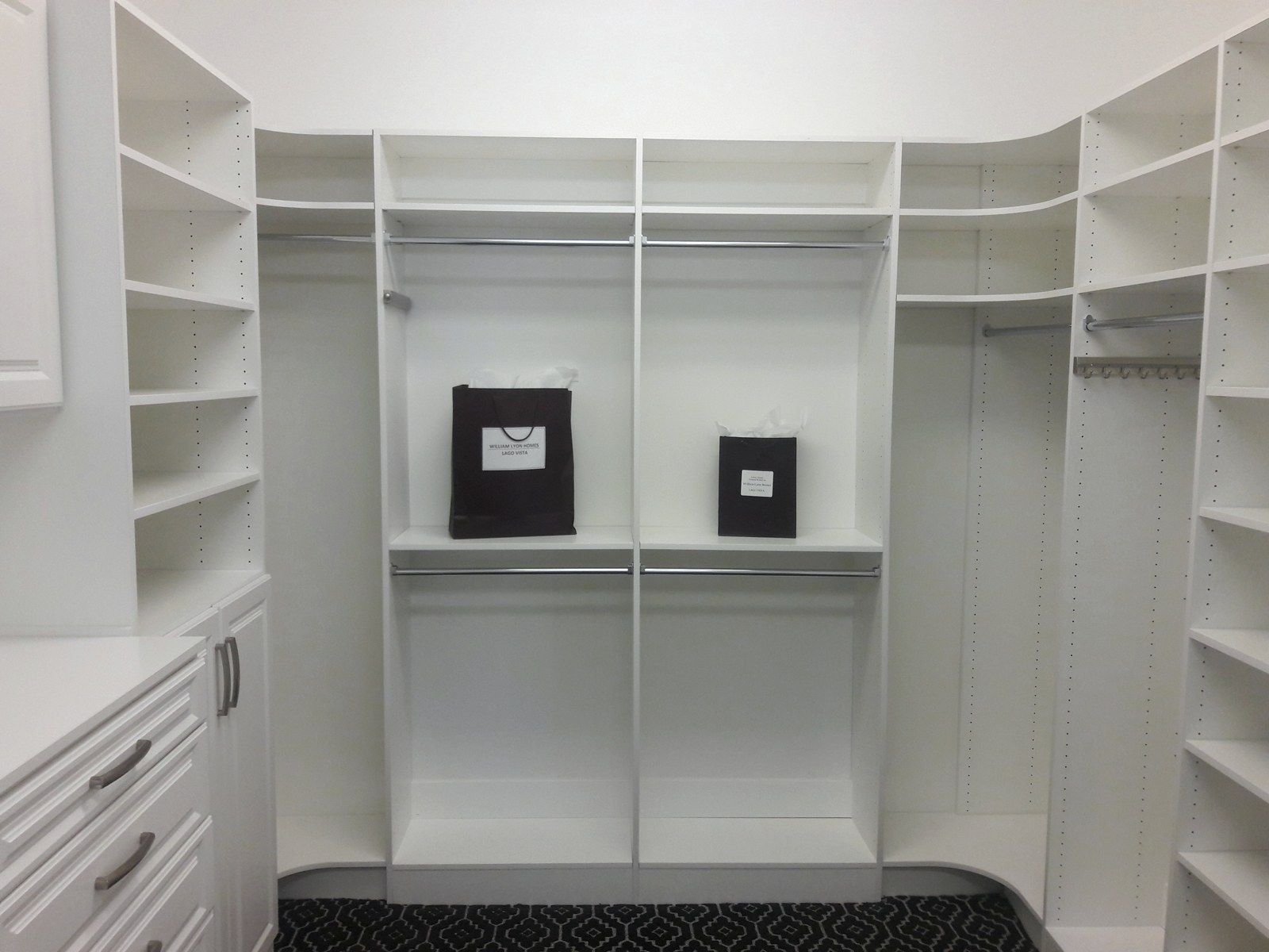 The Ridges: custom cabinetry by LV Cabinets World