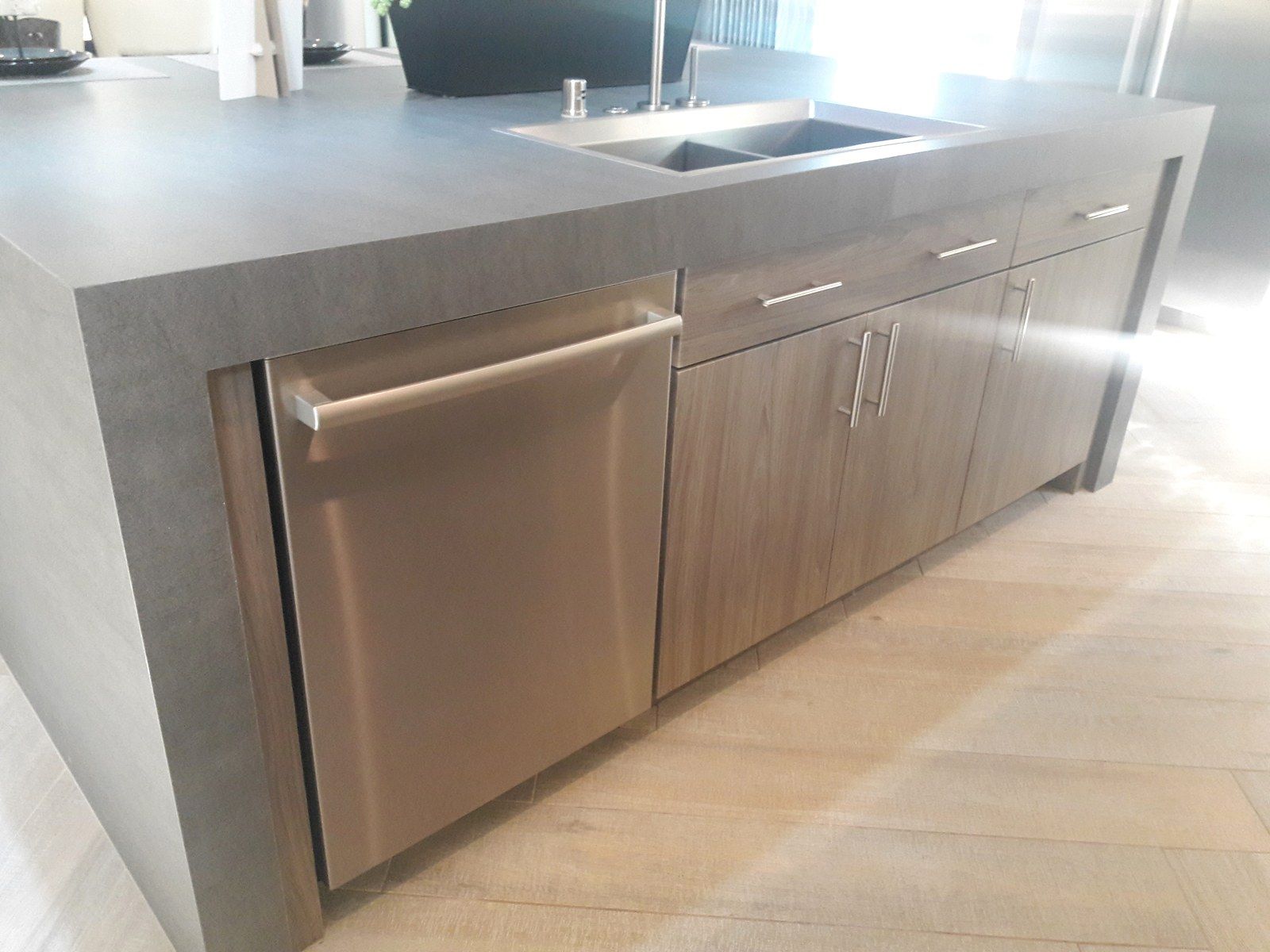 Summerlin, detail 2: custom cabinetry by LV Cabinets World
