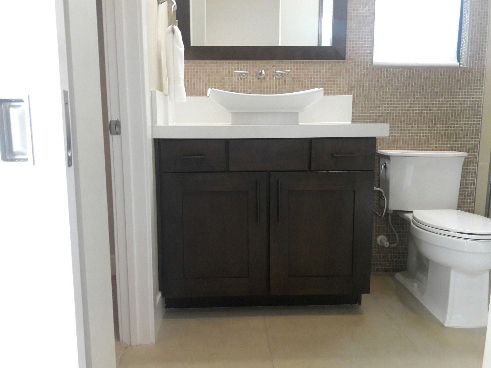 MacDonald Highlands, detail 1: custom cabinetry by LV Cabinets World