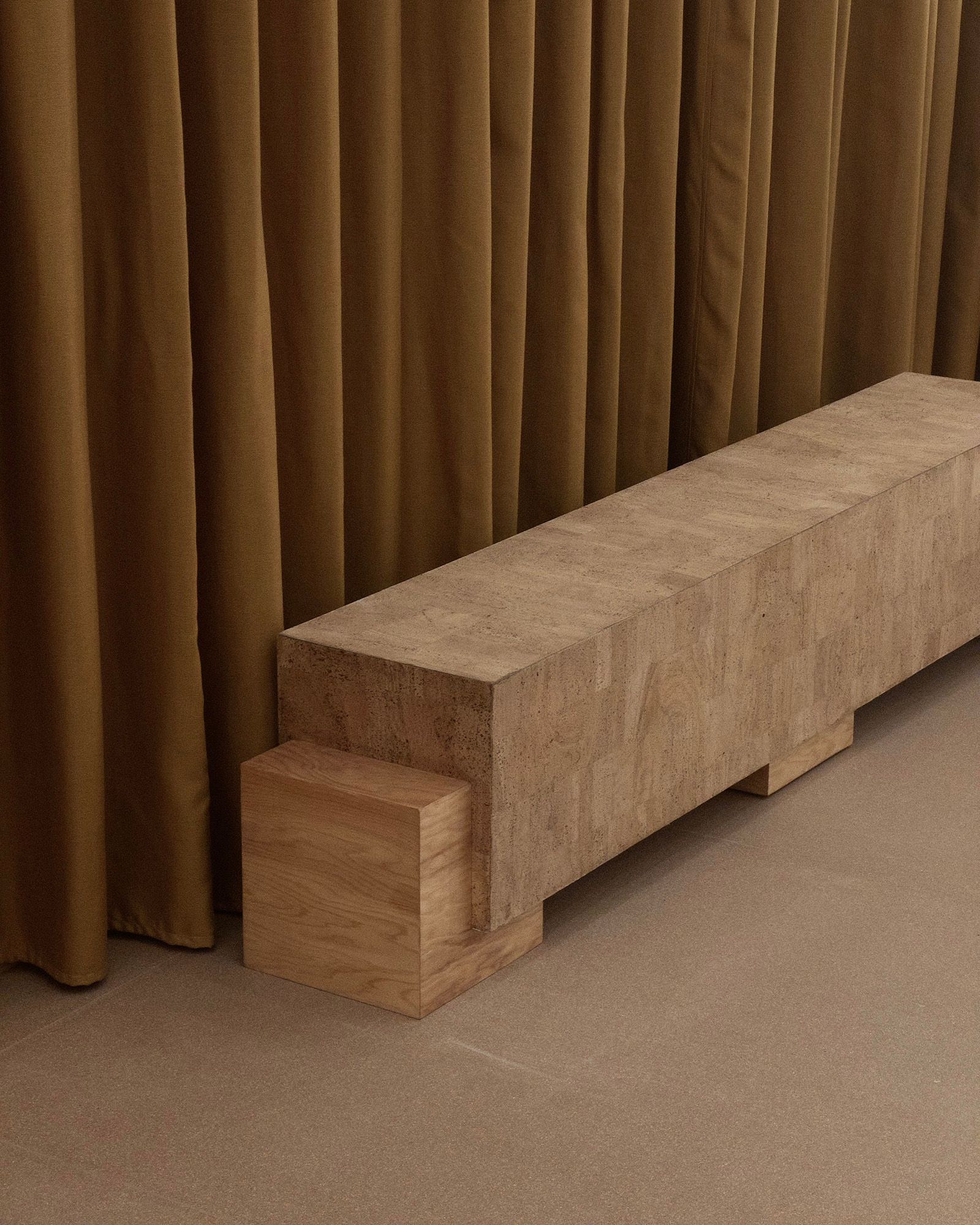 Facade Bench L2000