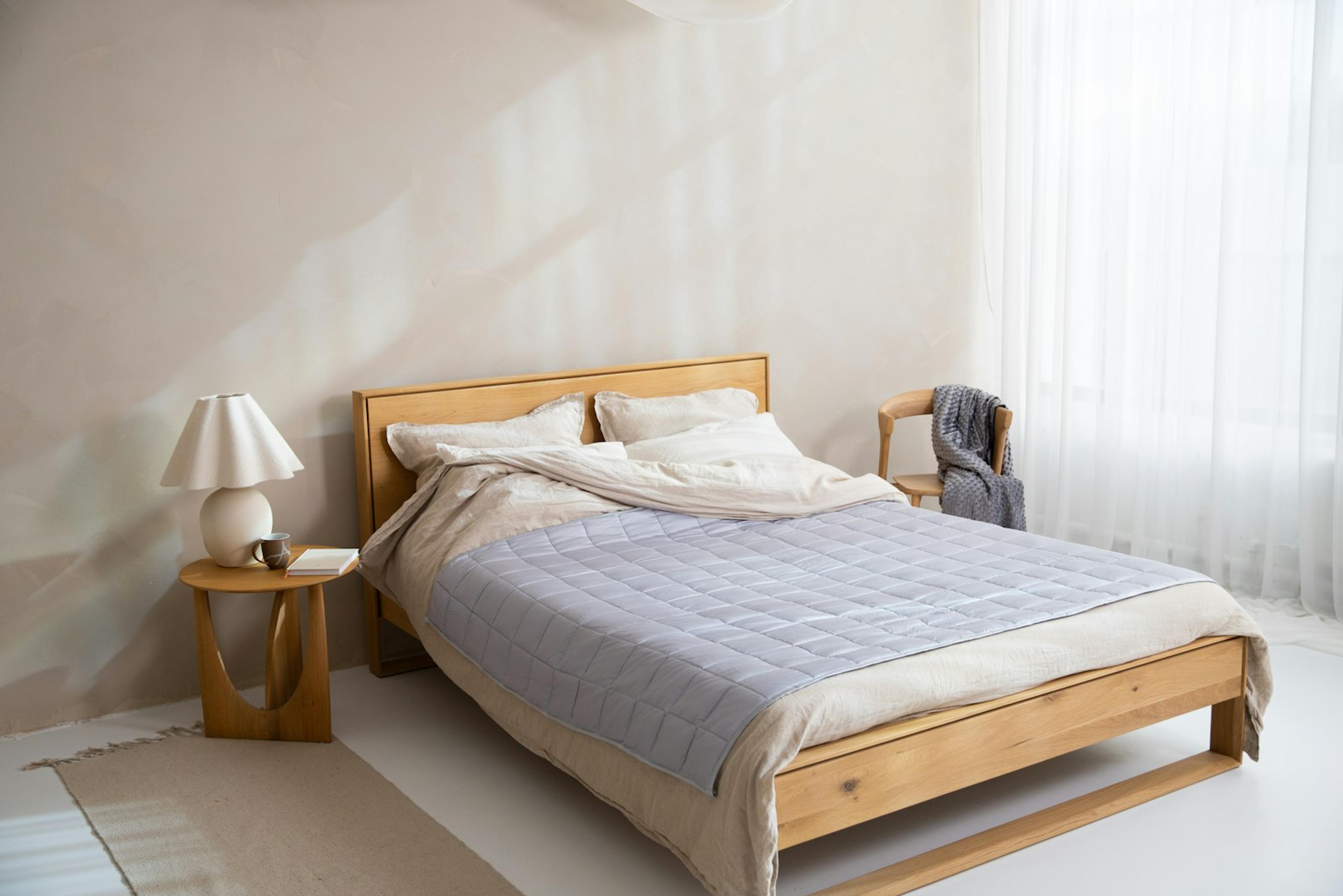 Sal classic queen bed