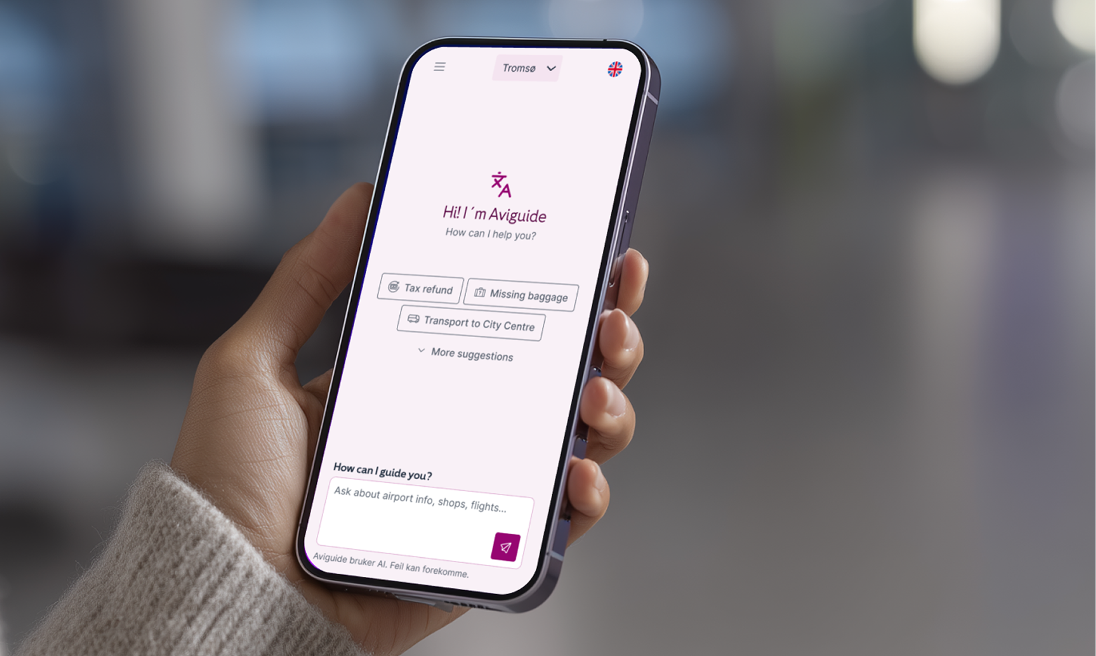 Bilde av en hånd som holder en mobil. Mobilen viser "Aviguide", en KI-drevet assistansechat.