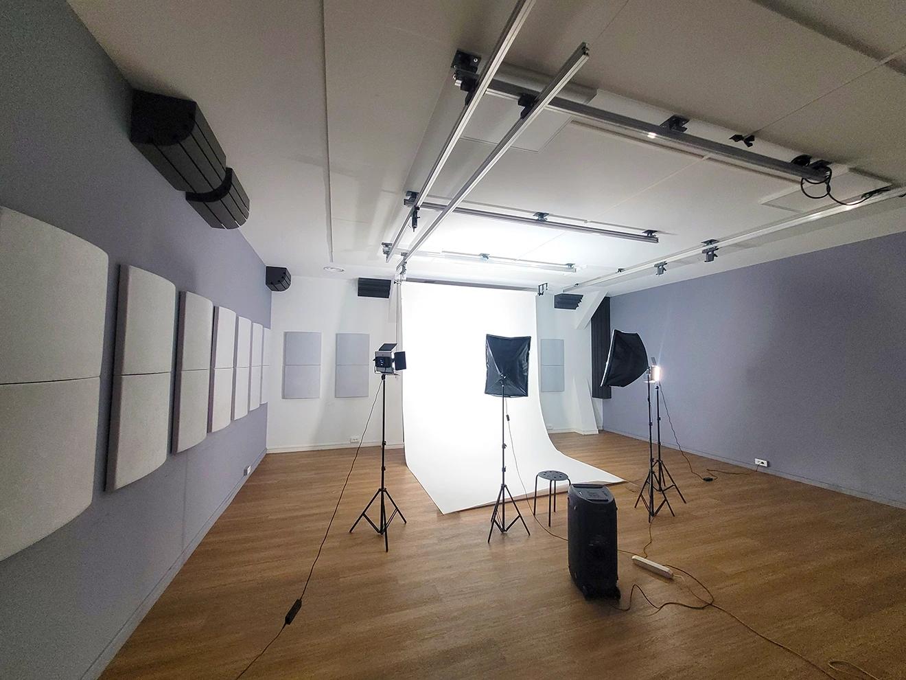 Photo setup in the 54 m² versatile studio.