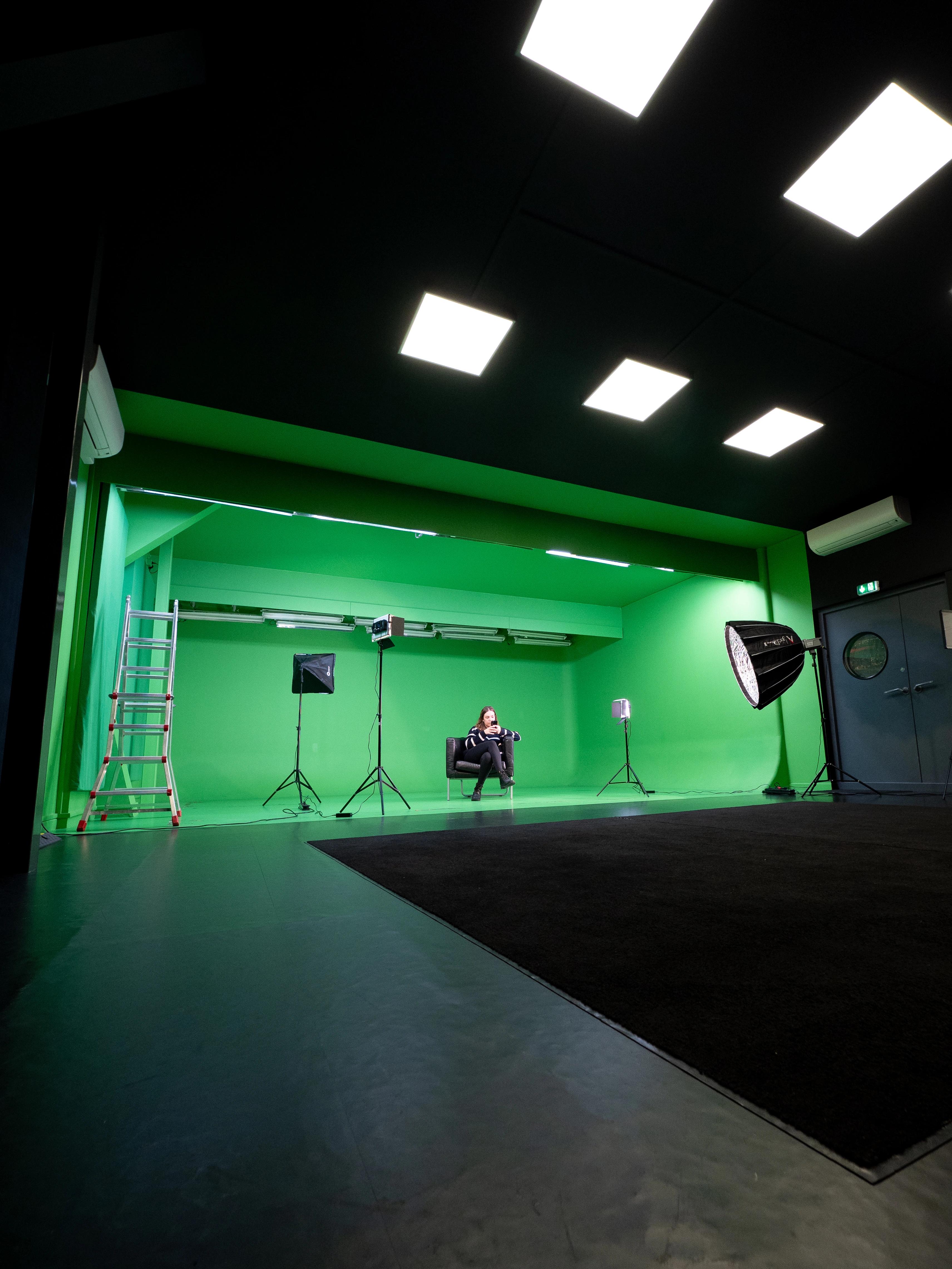 Wide-angle view of Hacienda Studio's green space