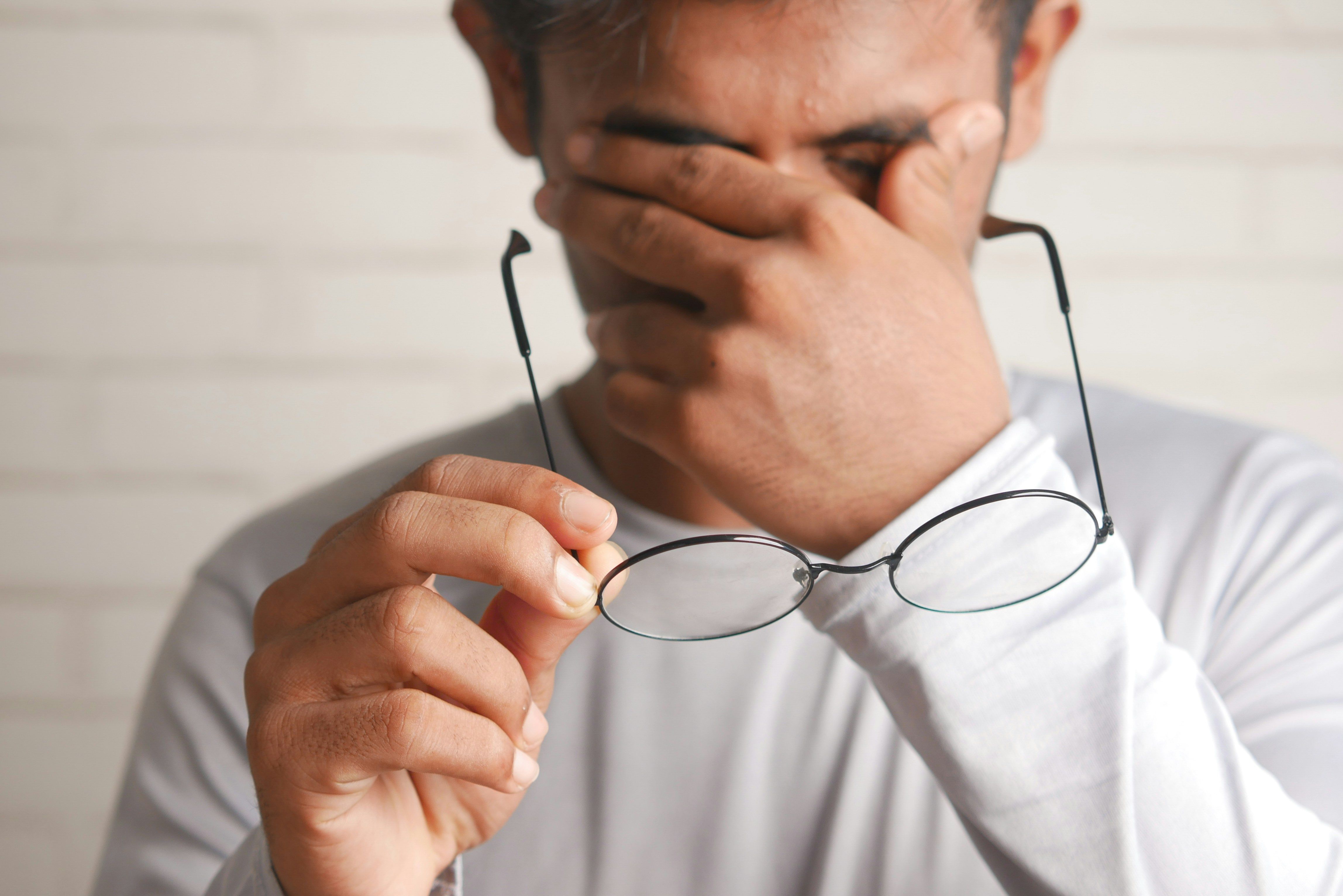 A person holding a glasses