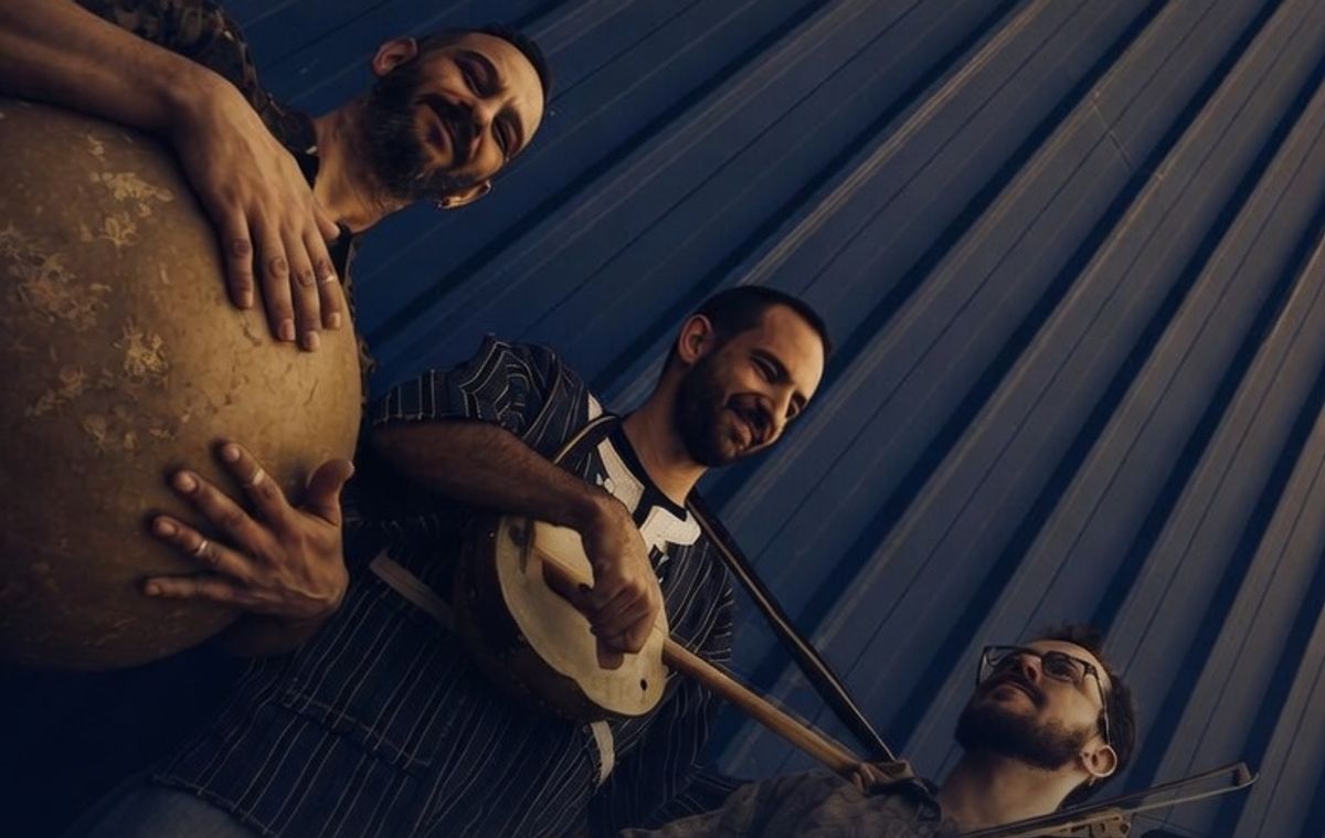 Anakate Ntounia – Mixing Crete and Africa in a Lyrical Dance