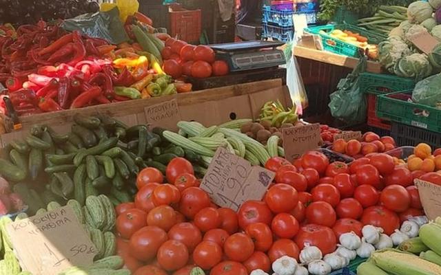 Saturday Street Market — Minoos Street Laïkí