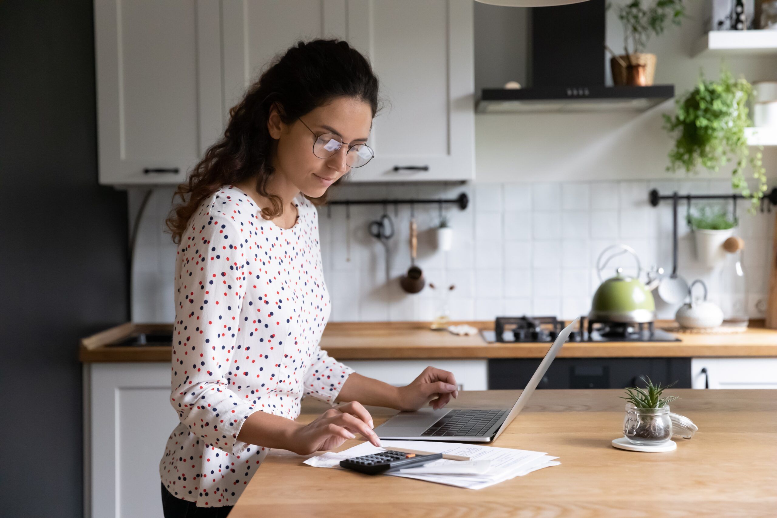 How to Calculate Refinancing a Mortgage