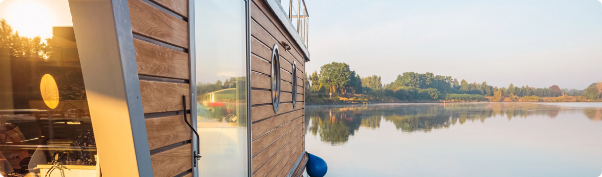 Complete Guide to Houseboat Loans: 7 Essential Financing Options for 2026