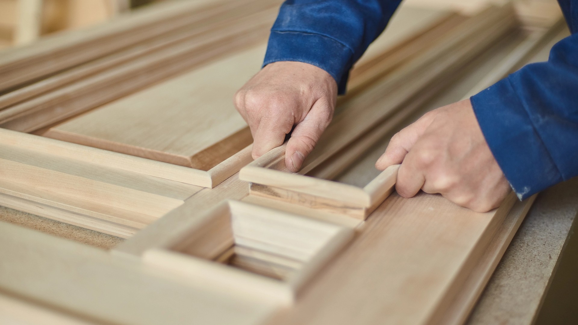 Cover Image for When Should You Hire A Carpenter Vs A General Contractor