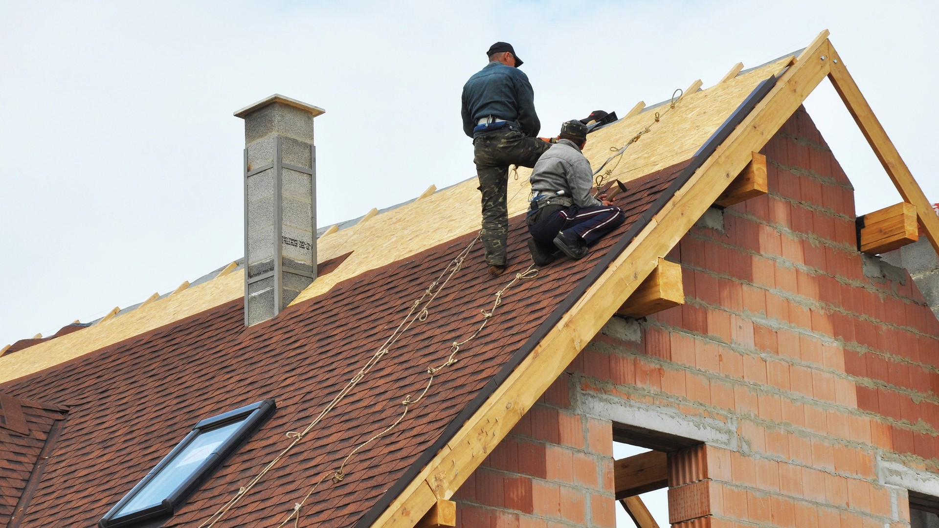 Cover Image for Hiring Roofing Subcontractors For Your Business: 4 Key Tips