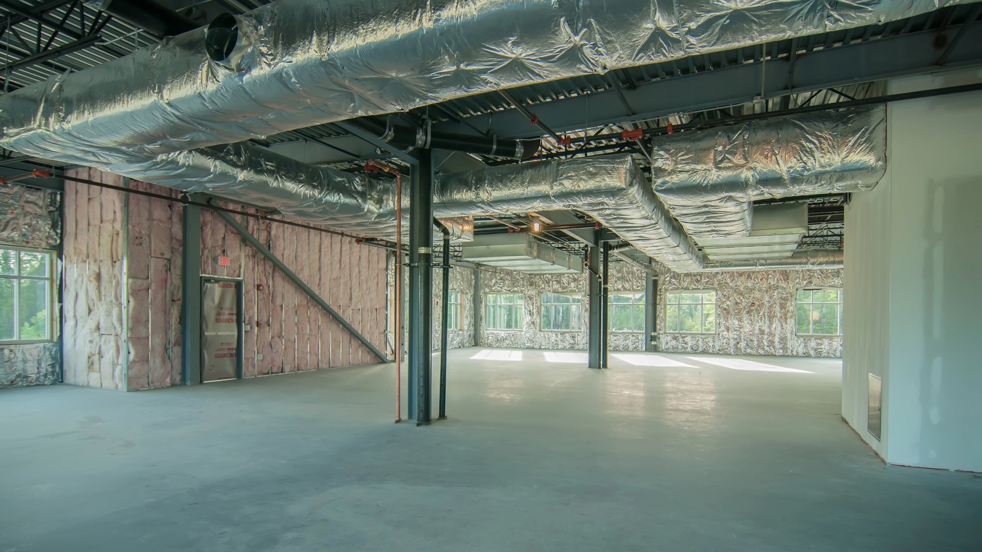 Cover Image for Hiring A Contractor Checklist: 18 Key Things To Consider