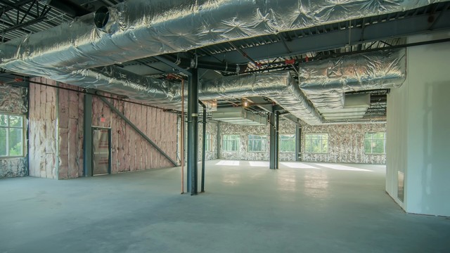 Cover Image for Hiring A Contractor Checklist: 18 Key Things To Consider