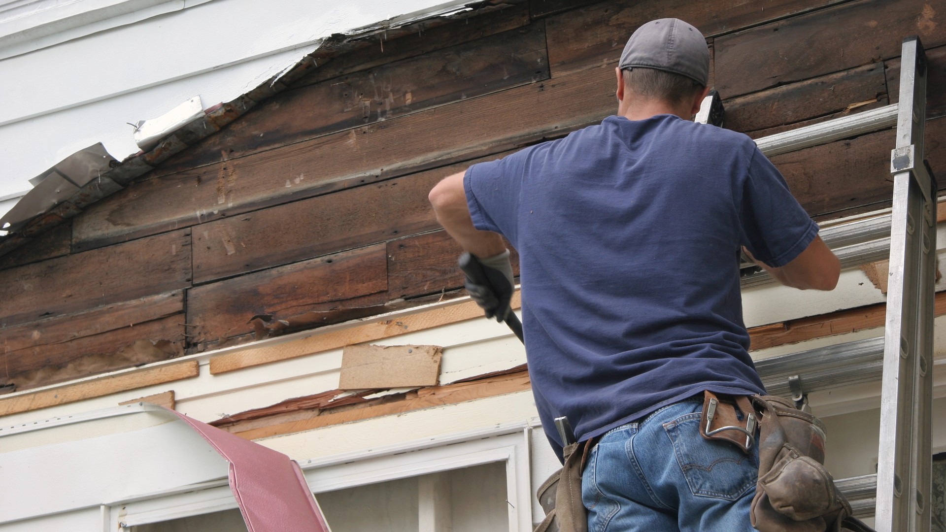 Cover Image for What To Do When a Contractor Does Poor Work