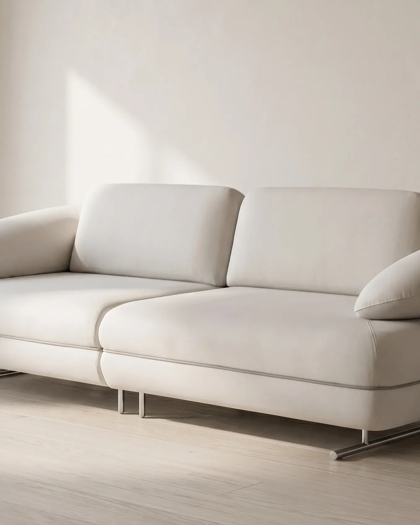 Gassin — sofa, studijski snimak iz tri četvrtine, ovalni jastuci spušteni kao rukonasloni