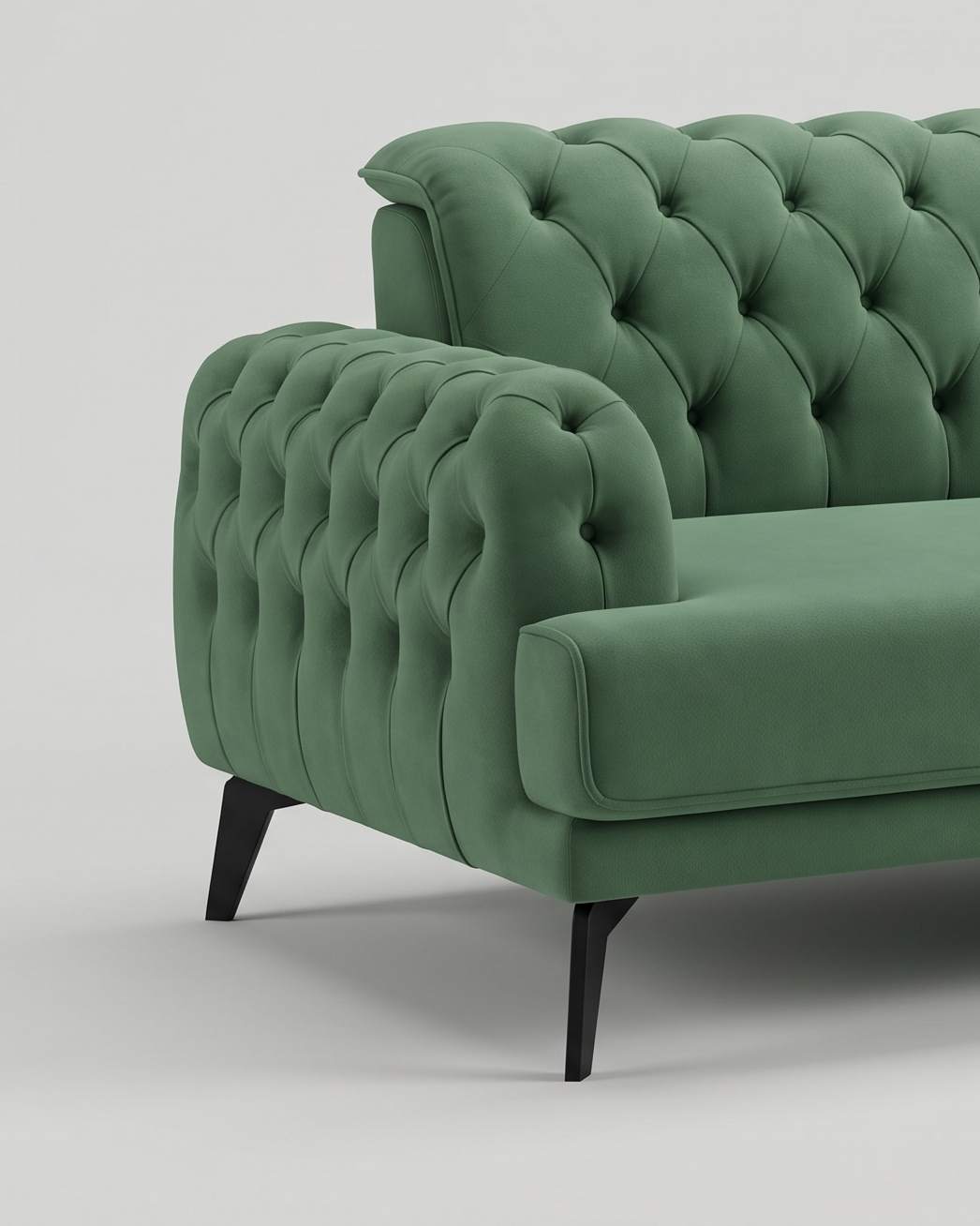 Brusson sofa, prednje čelo rukonaslona kao jedna glatka površina sa paspulom, uz prošivenu bočnu stranu i kosu nogu