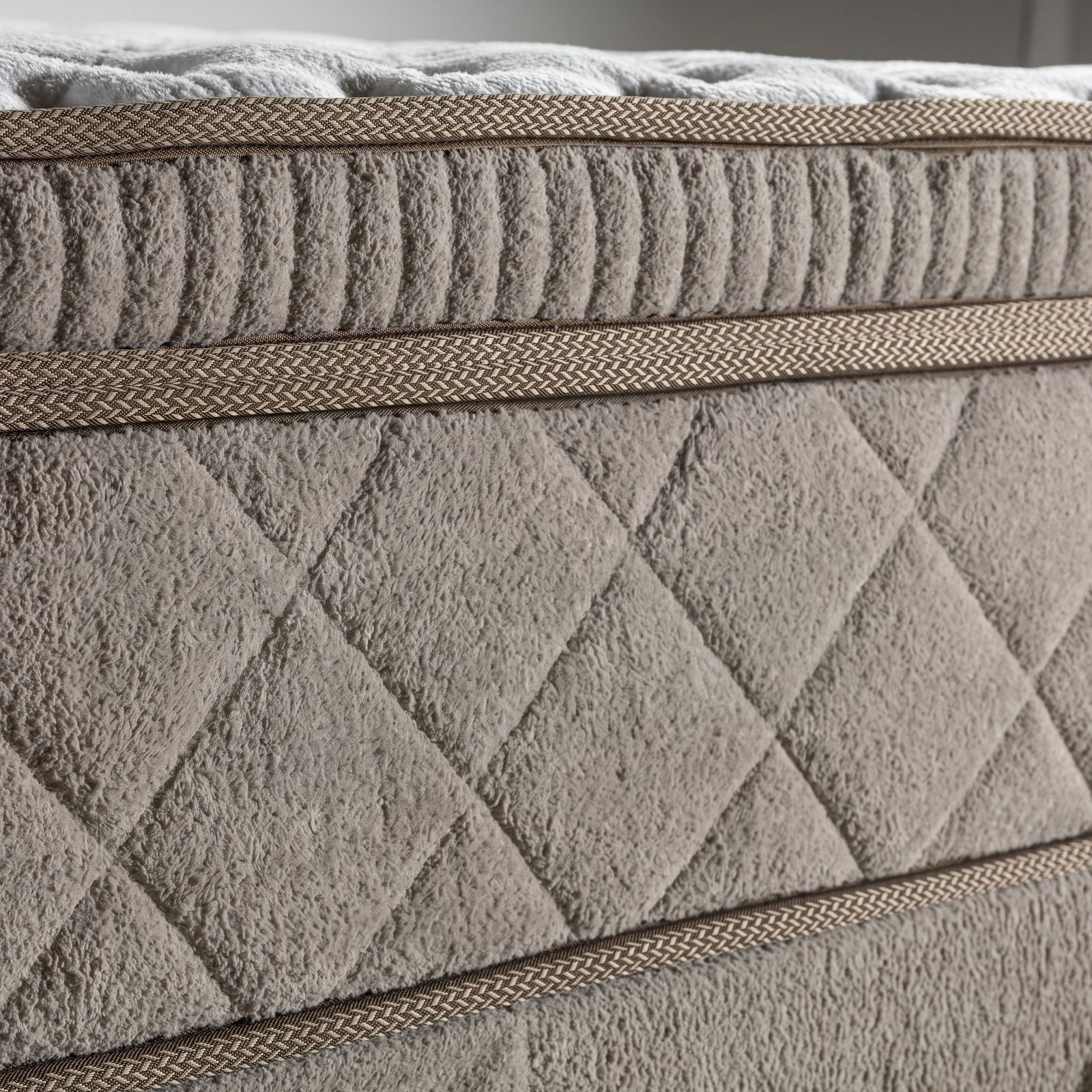Elegance — detalj baze: baza koja se otvara na gasnim amortizerima