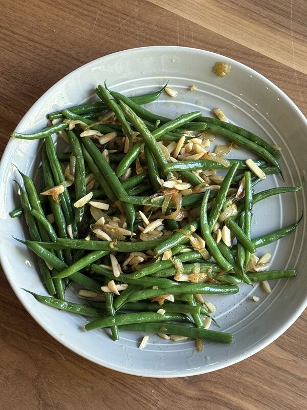 Green beans with almonds