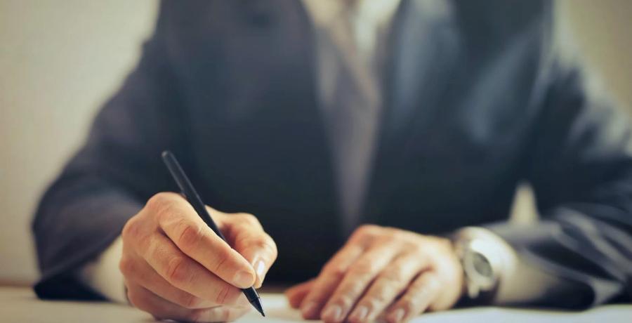 What Type of Lawyer Do I Need to Sue a Funeral Home?