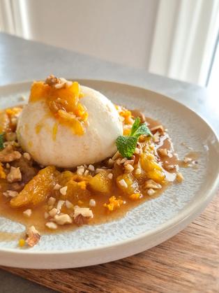 Burrata mit Orangen-Confit und Gewürznüssen