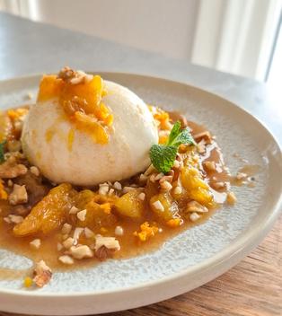 Burrata mit Orangen-Confit und Gewürznüssen