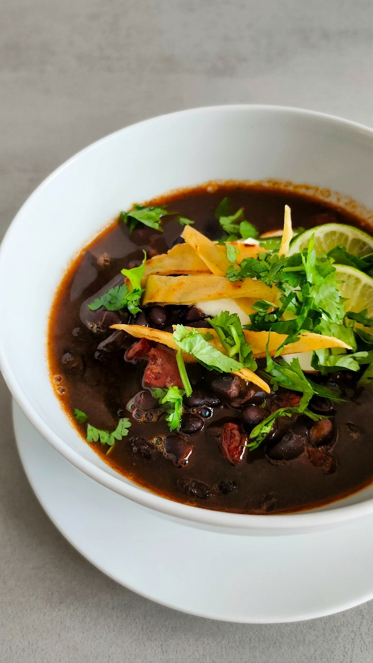 Sopa de Frijoles Negros - Schwarze Bohnen-Suppe aus Mittelamerika