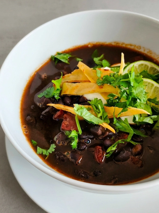 Sopa de Frijoles Negros - Schwarze Bohnen-Suppe aus Mittelamerika