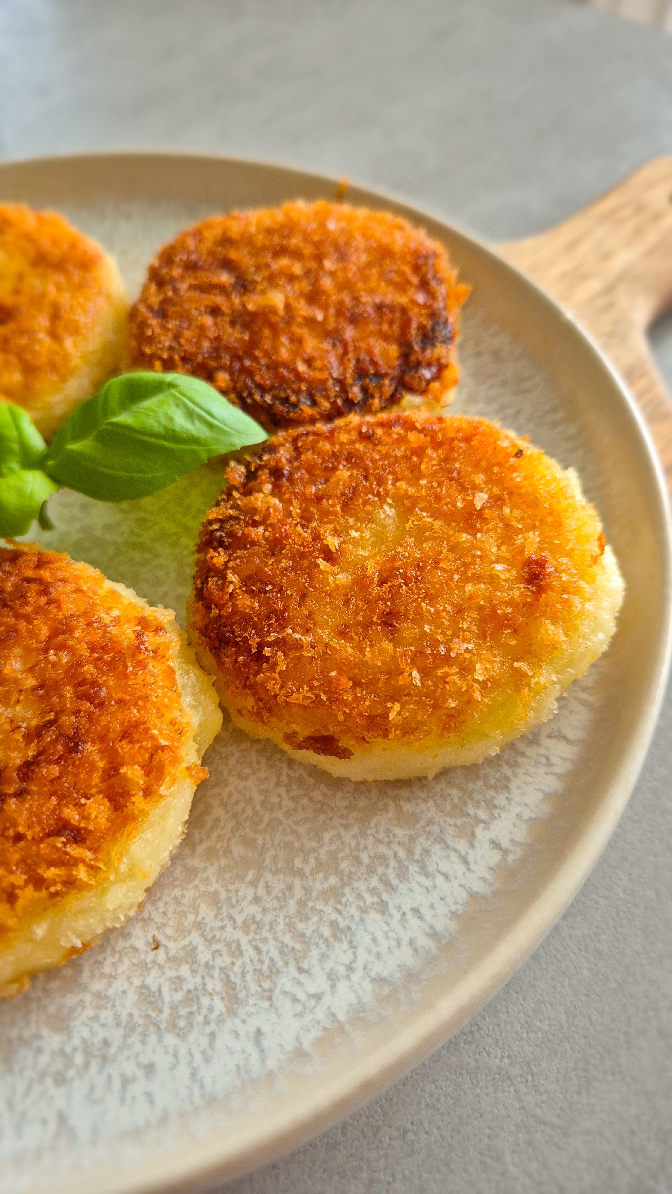 Gefüllte Kartoffeltaler mit Käse (aus Kartoffelbrei) - Bild 3