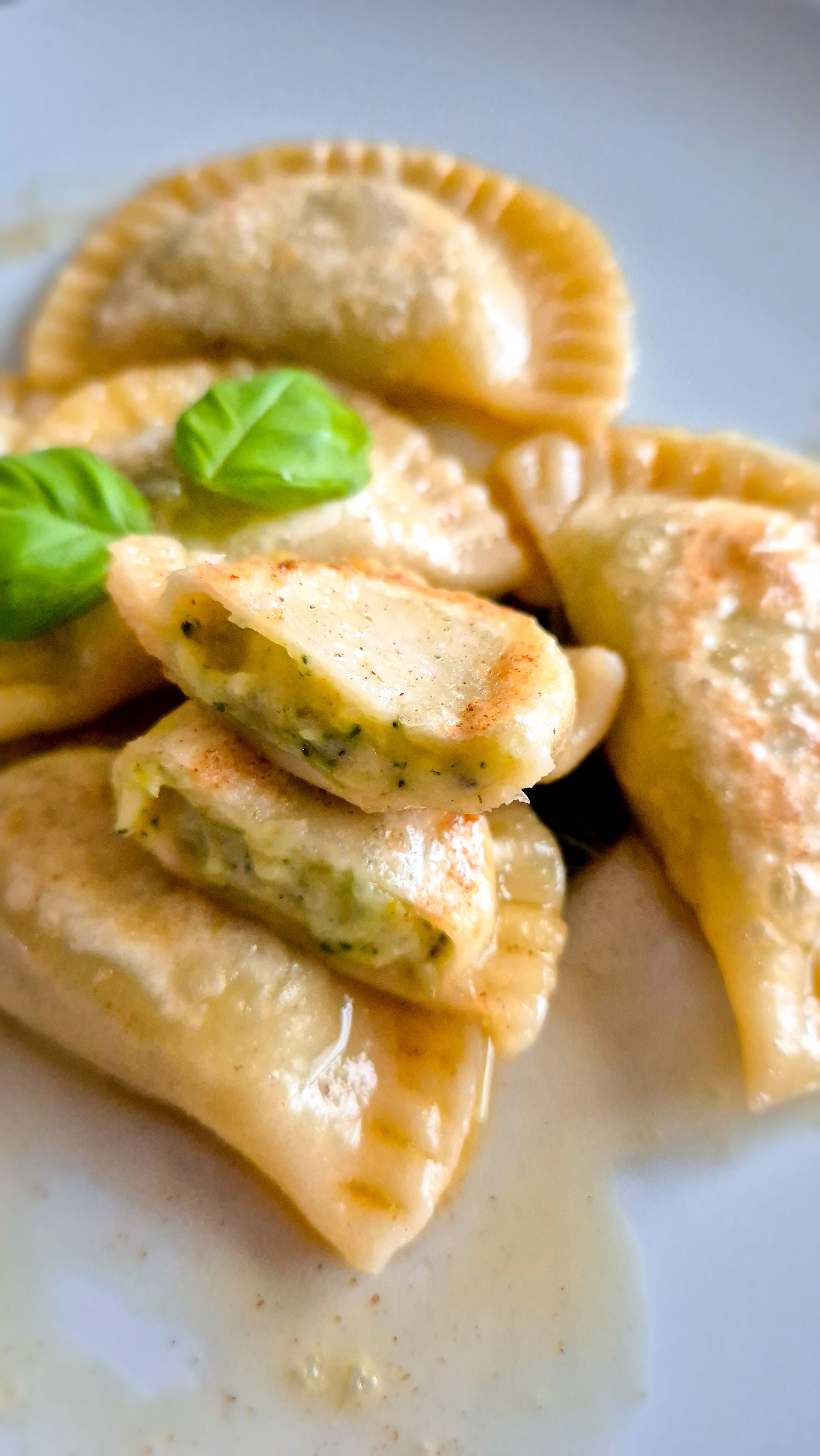 Brokkoli Cheddar Pierogi - Thumbnail 4