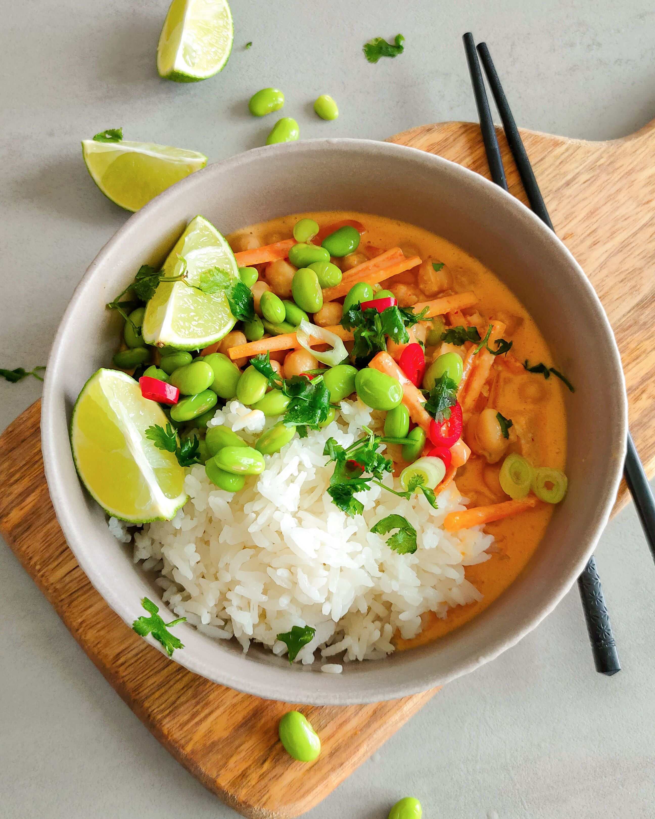 Rotes Thai Curry mit Hähnchen: Cremig, würzig & besser als beim Takeaway