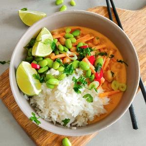 Rotes Thai Curry mit Hähnchen: Cremig, würzig & besser als beim Takeaway
