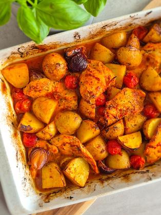 Mediterranes Ofenhähnchen mit Kartoffeln & Tomaten – Einfaches Blechgericht