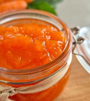 Hasenfrühstück: fruchtige Karotten-Orangen-Marmelade für Ostern