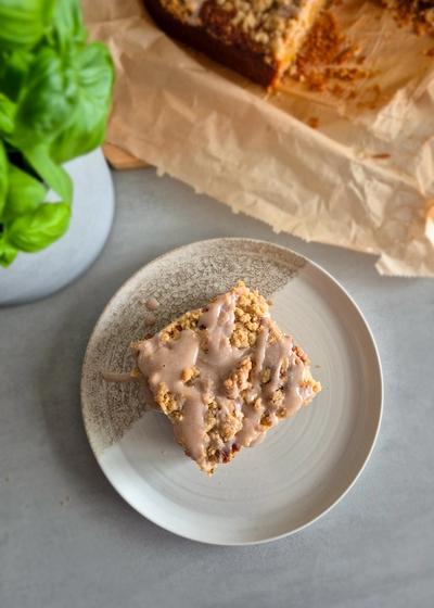 Karottenkuchen mit Zimtstreuseln & Zuckerguss - Bild 2