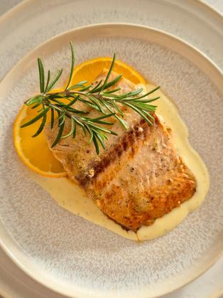 Vanille-Lachs auf Orangen-Sahnesauce