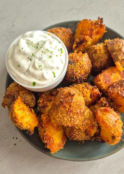 Knusprige Kartoffeln aus dem Ofen mit einer Parmesan-Panko-Panade.