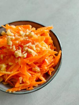 Mein Lieblings-Karottensalat: Frisch, knackig & fruchtig!