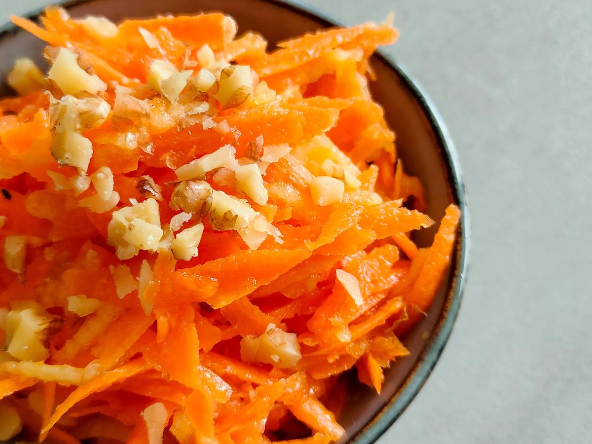 Mein Lieblings-Karottensalat: Frisch, knackig & fruchtig!