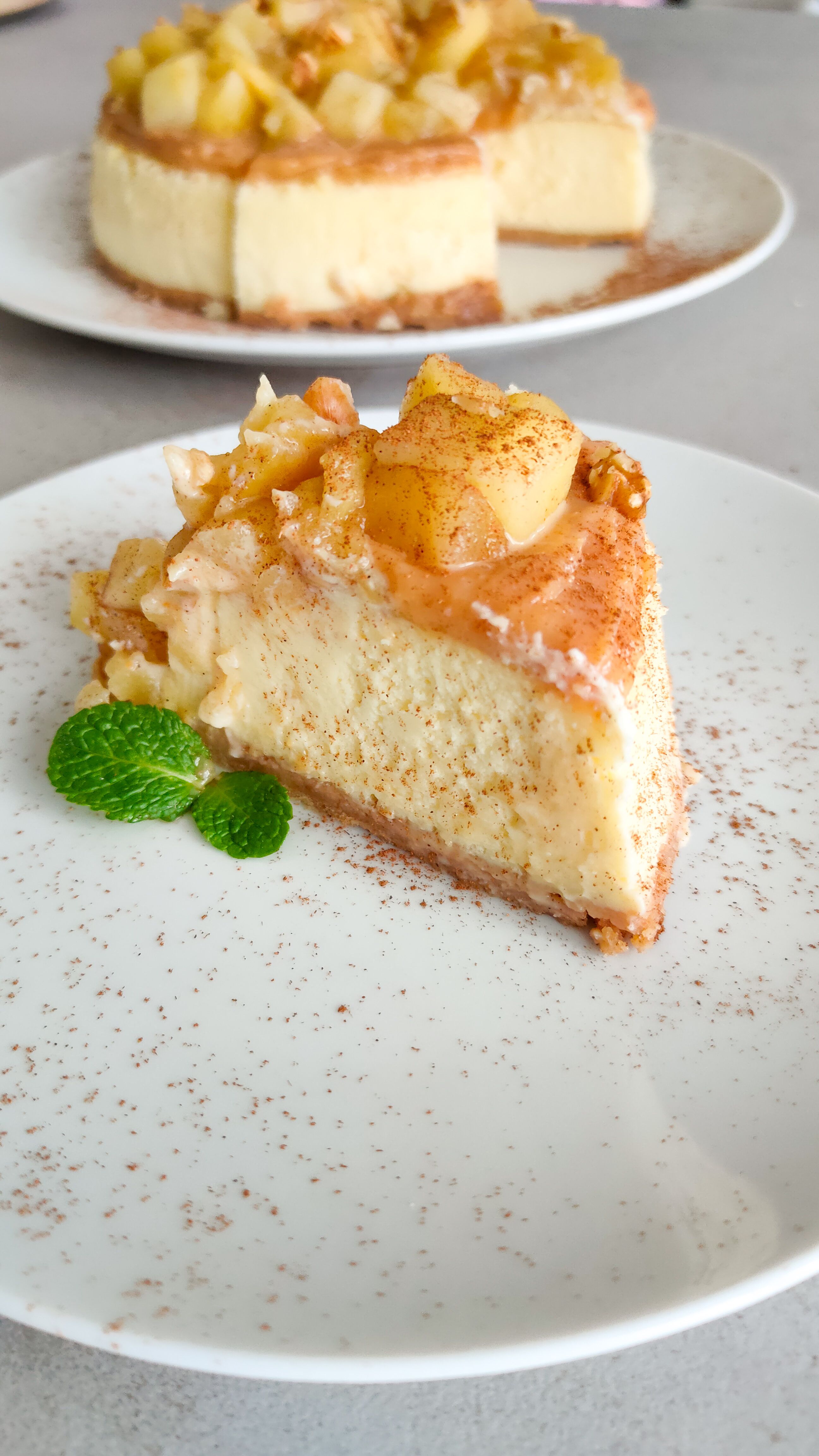 Bratapfel-Cheesecake mit Karamell