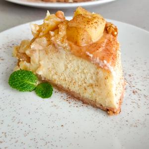 Bratapfel-Cheesecake mit Karamell