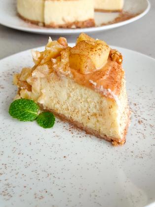 Bratapfel-Cheesecake mit Karamell