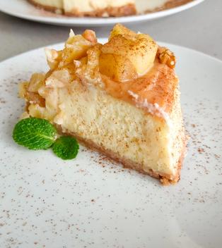 Bratapfel-Cheesecake mit Karamell