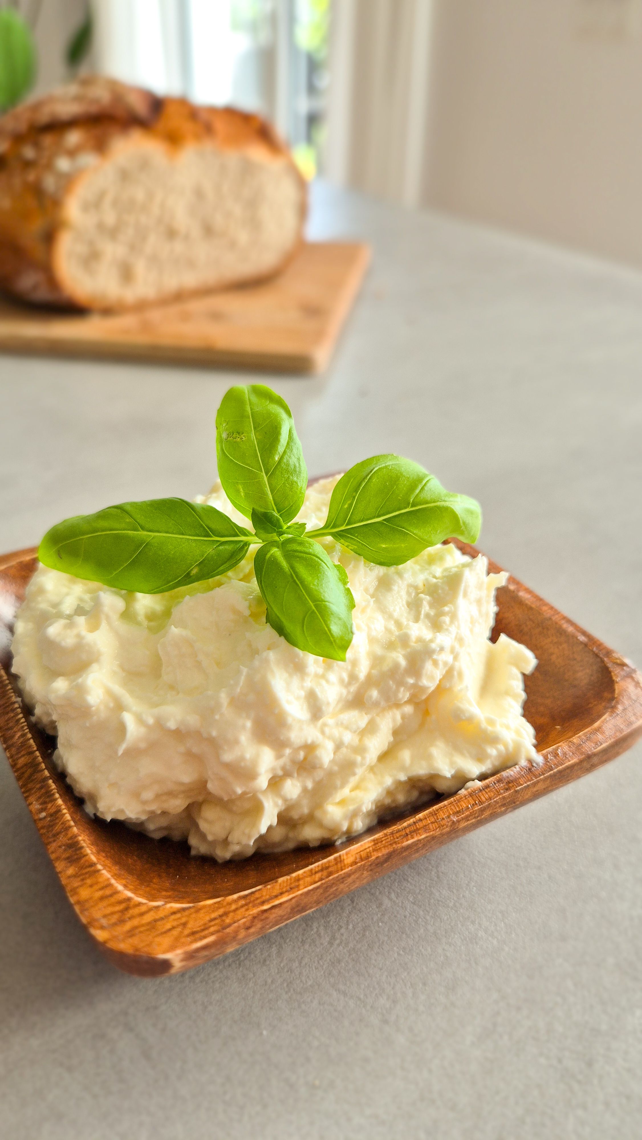 Cremiger Knoblauch-Feta-Aufstrich - Bild 3