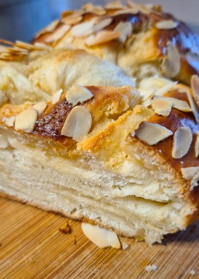 Marzipan Hefezopf – weich, aromatisch & perfekt für die Feiertage - Bild 2